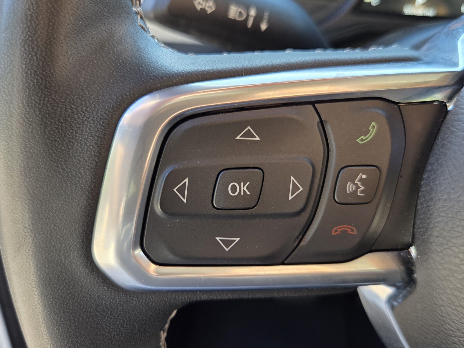 Used 2025 Jeep Wrangler Unlimited Sahara AWD/4WD image 35
