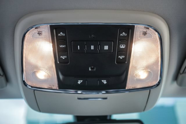 Used 2015 Chrysler 300 C RWD image 45