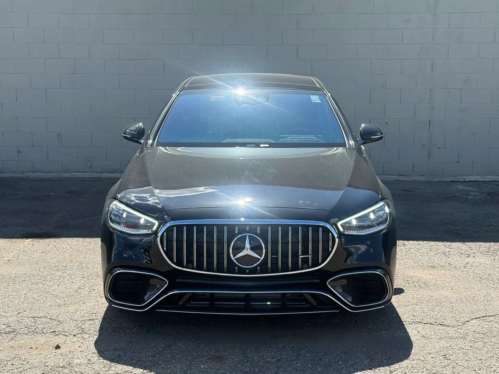 Used 2024 Mercedes-Benz S 63 AMG S w/ Carbon Fiber Exterior Package image 17