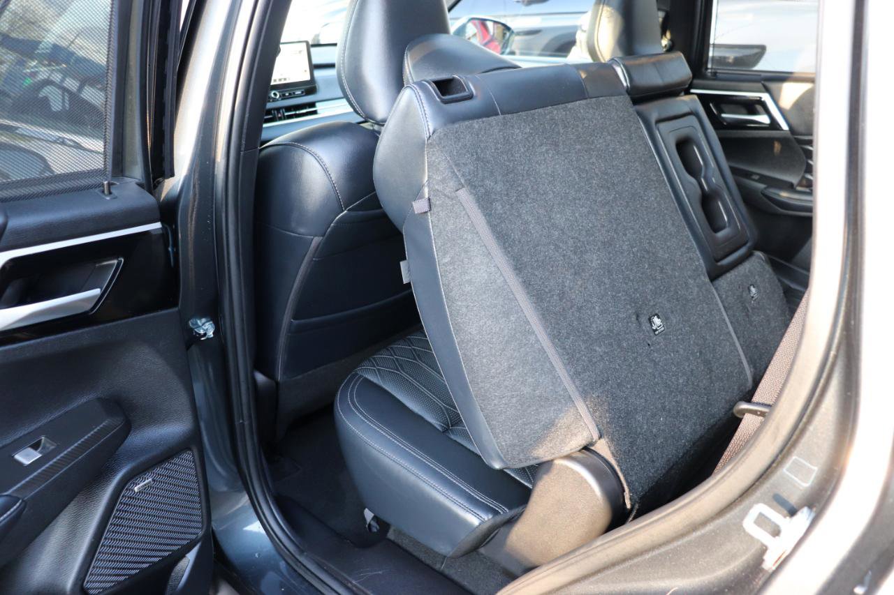 Used 2025 Mitsubishi Outlander SEL FWD image 29