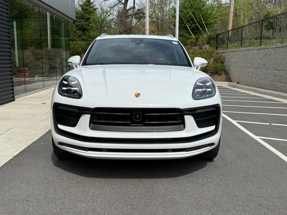 Certified 2023 Porsche Macan image 10