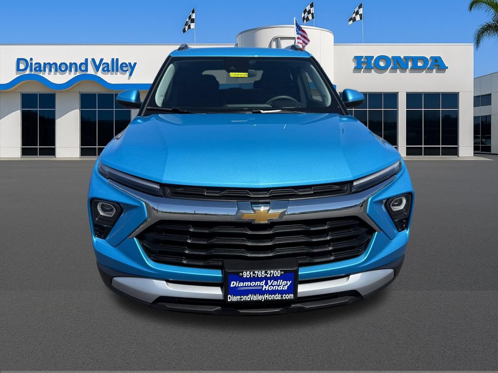 Used 2025 Chevrolet TrailBlazer LT FWD image 2