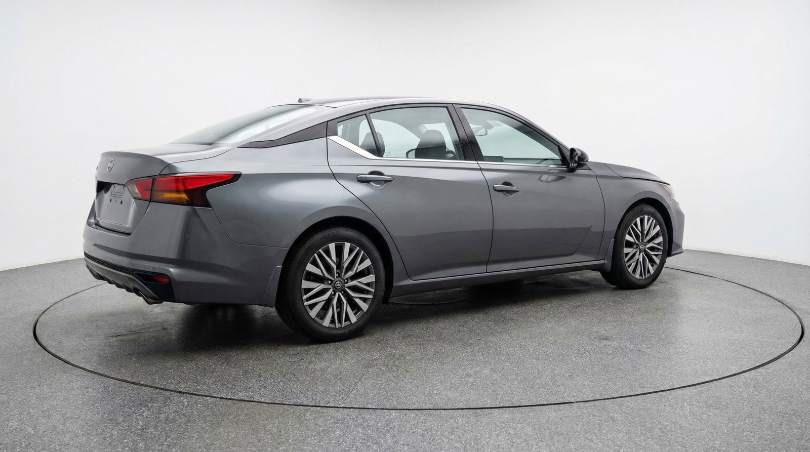 Used 2025 Nissan Altima 2.5 SV FWD image 9