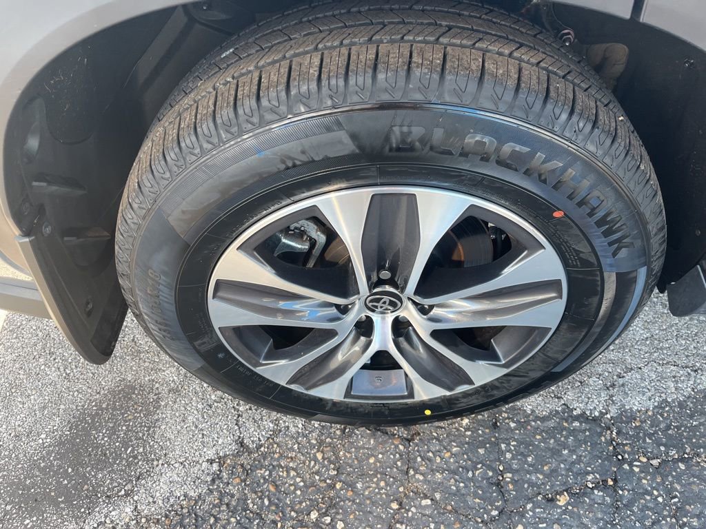 Used 2022 Toyota Highlander XLE image 26