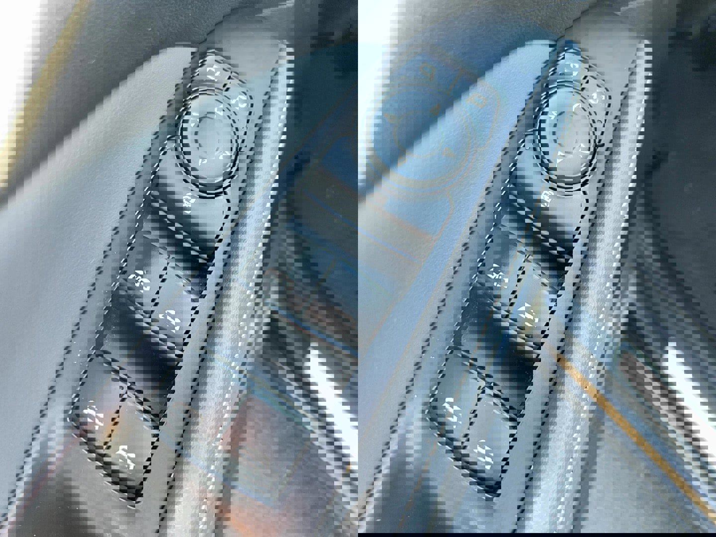 Used 2020 Buick Enclave Essence image 12