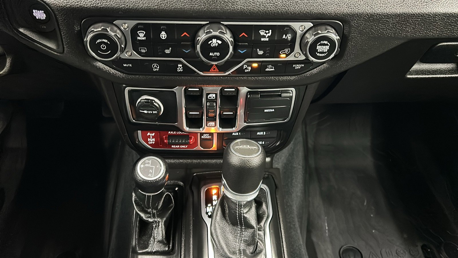 Used 2024 Jeep Gladiator Willys image 23