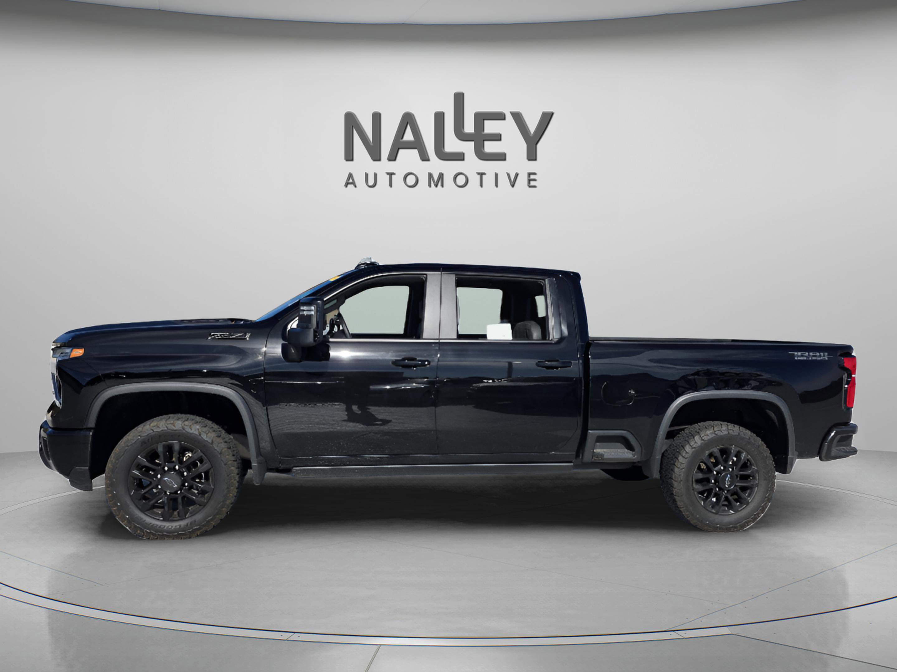 Used 2025 Chevrolet Silverado 2500 LT w/ Trail Boss Package image 2