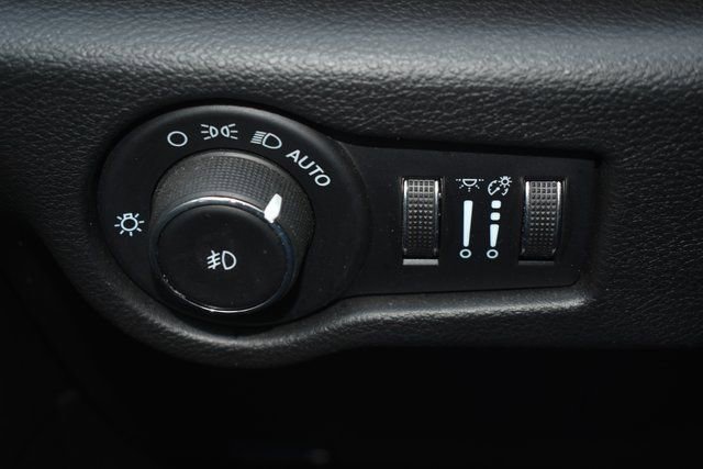 Used 2021 Chrysler Pacifica Limited w/ S Appearance Package image 17