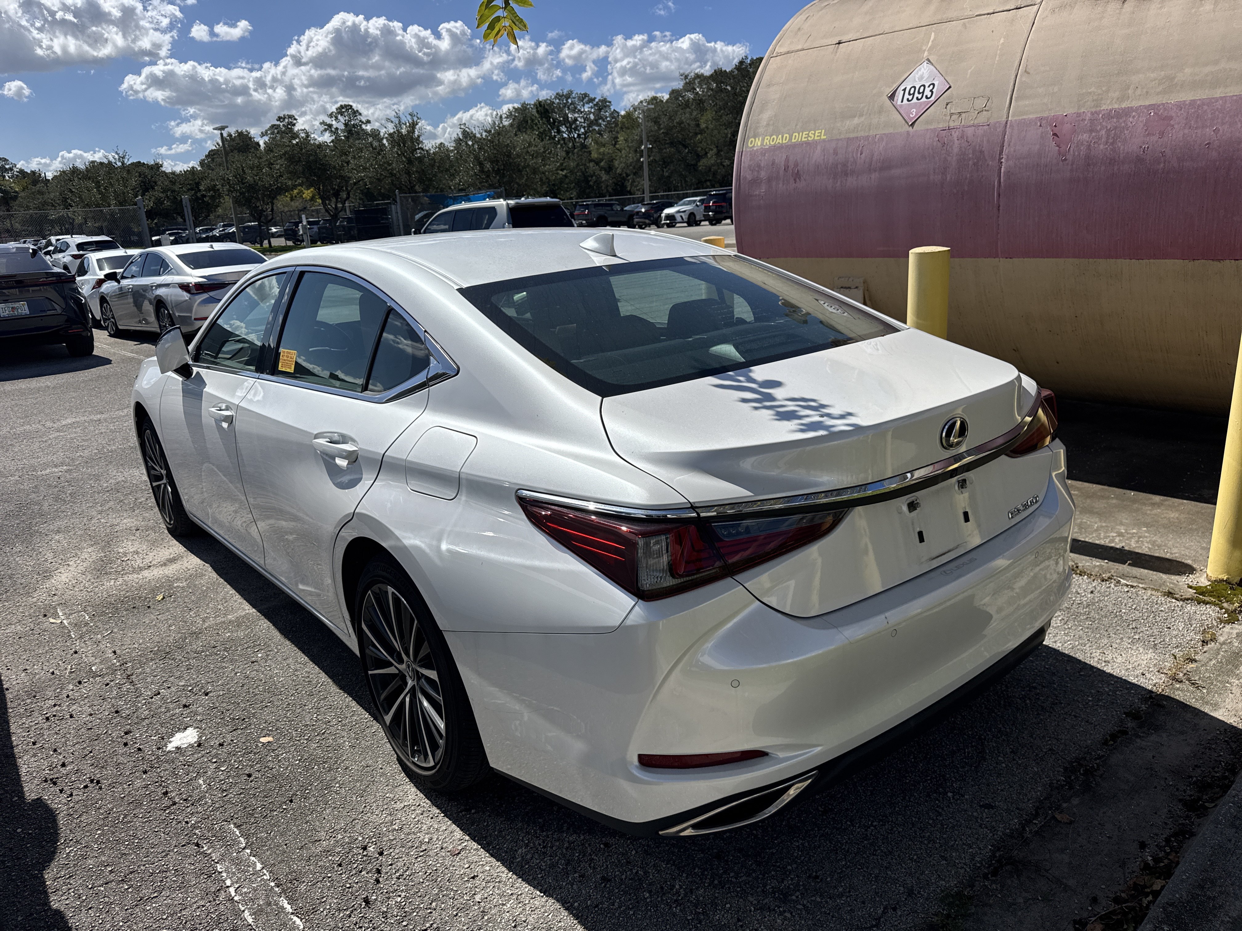 Used 2024 Lexus ES 350 w/ Premium Package FWD image 3