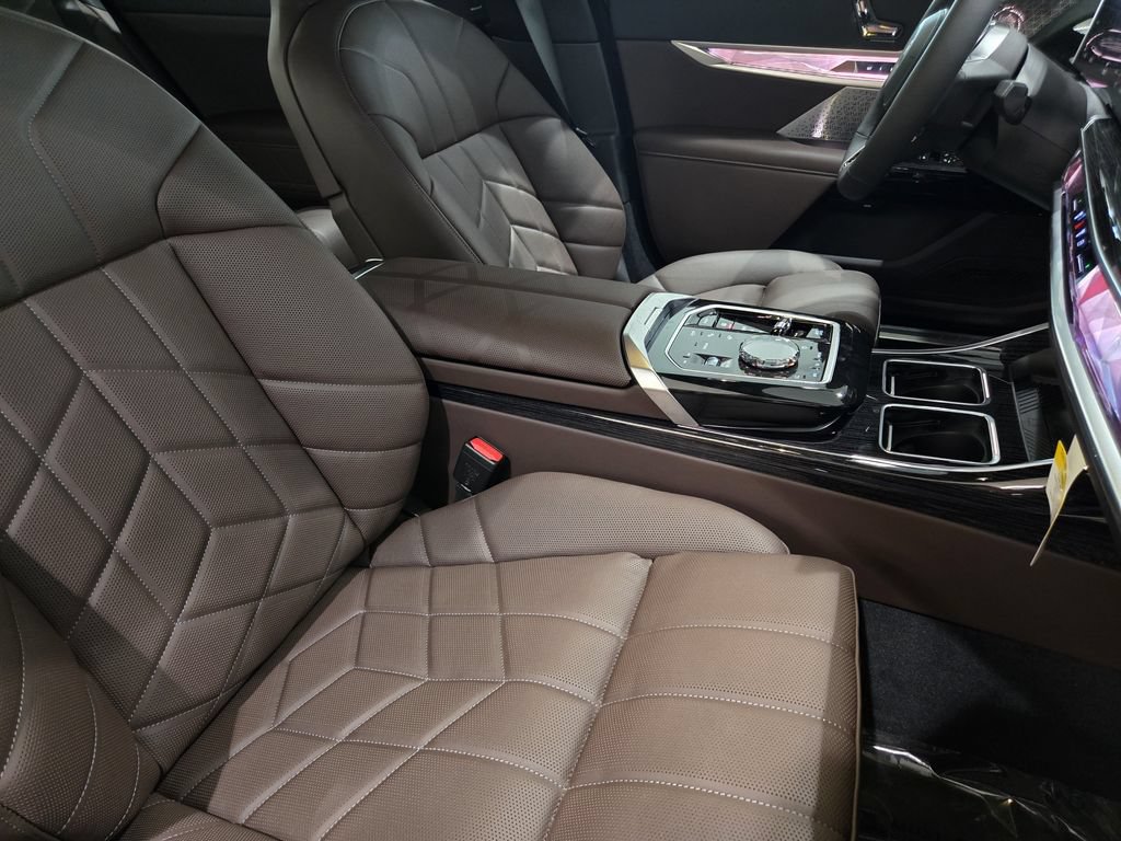 New 2026 BMW i7 xDrive60 w/ Executive Package AWD/4WD image 12