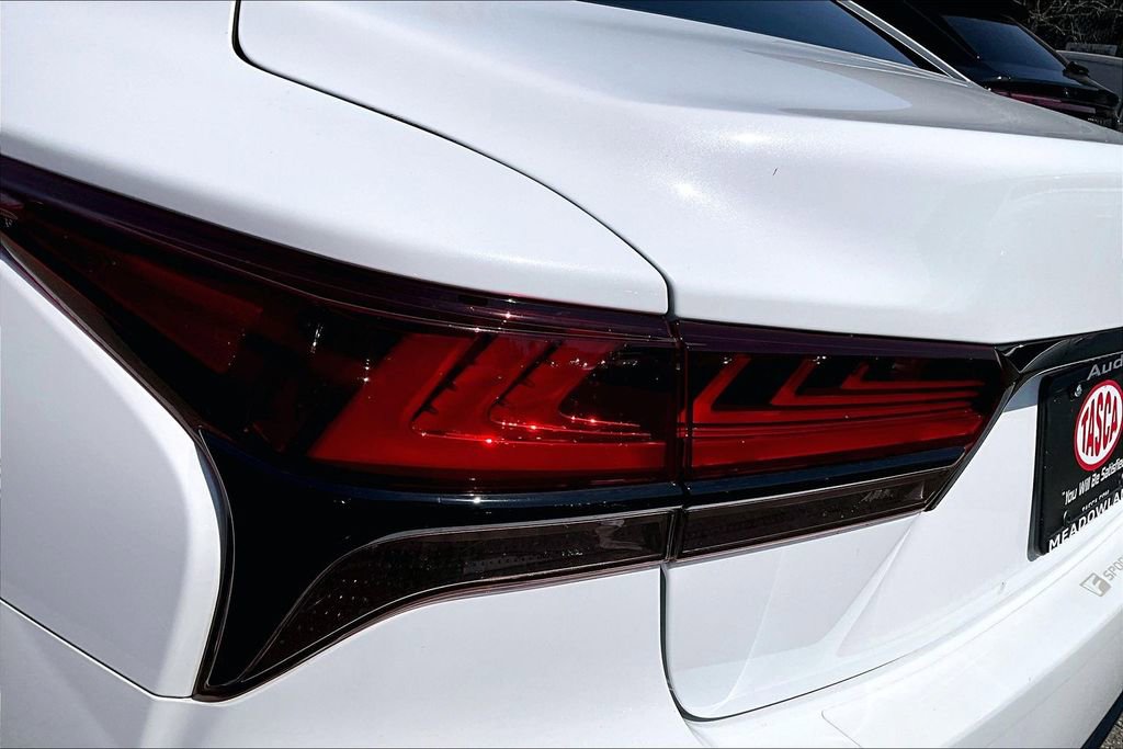 Used 2022 Lexus LS 500 F Sport w/ Accessory Package (Z2) image 23