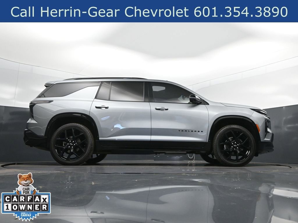 Used 2024 Chevrolet Traverse RS image 43