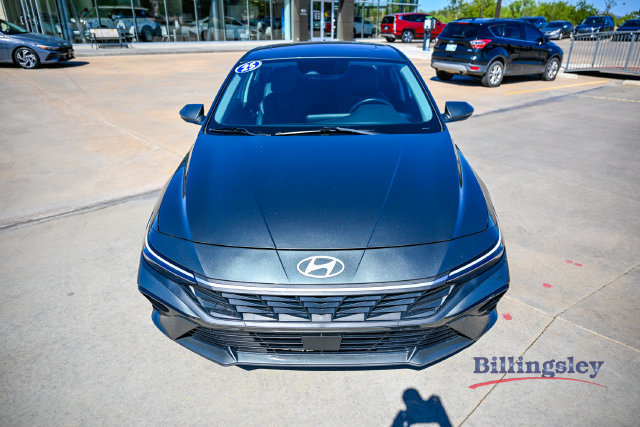 Certified 2025 Hyundai Elantra Limited FWD image 8