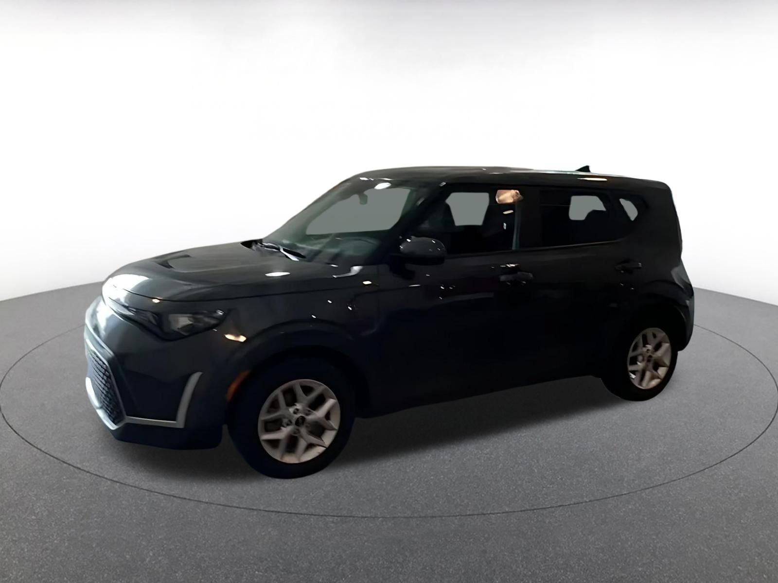 Used 2025 Kia Soul LX w/ LX Technology Package FWD image 4