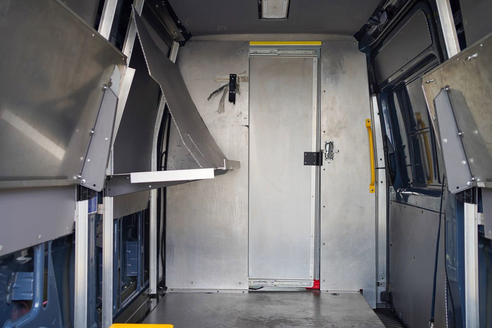 Used 2018 Mercedes-Benz Sprinter 2500 image 13