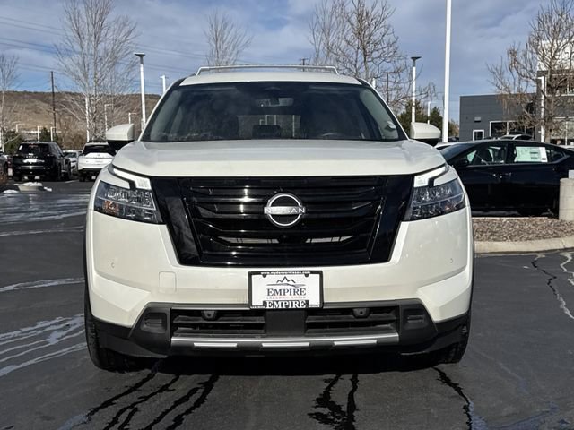 Used 2024 Nissan Pathfinder SL w/ Black Appearance Package image 6