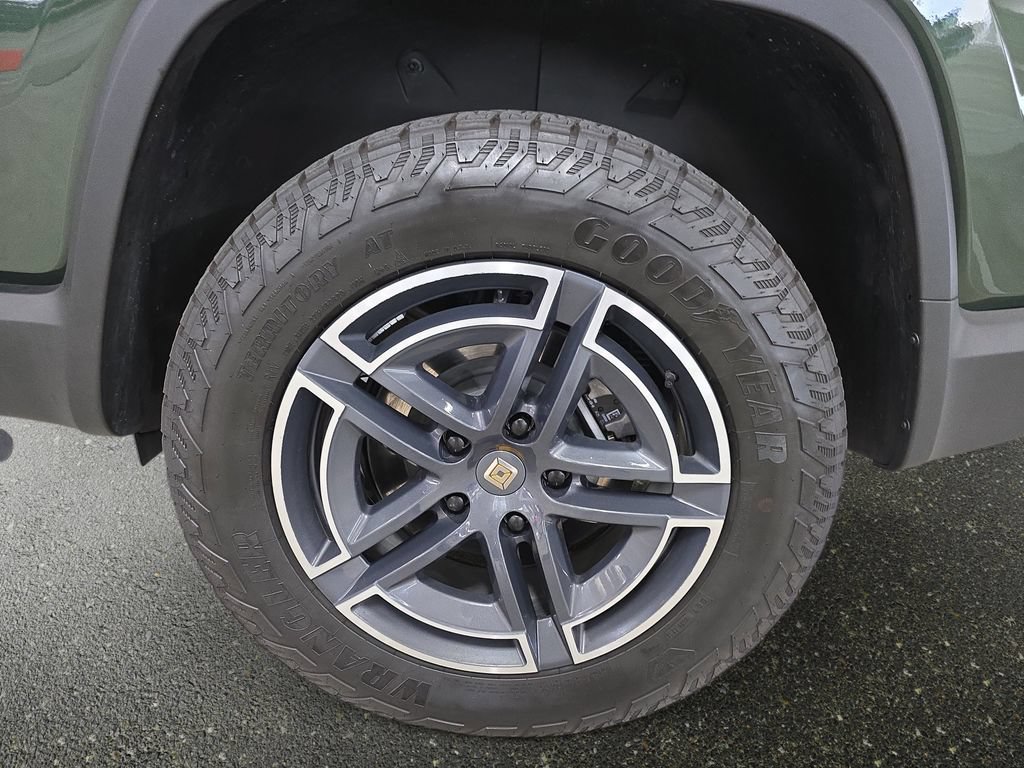 Used 2026 Rivian R1S Adventure AWD/4WD image 32