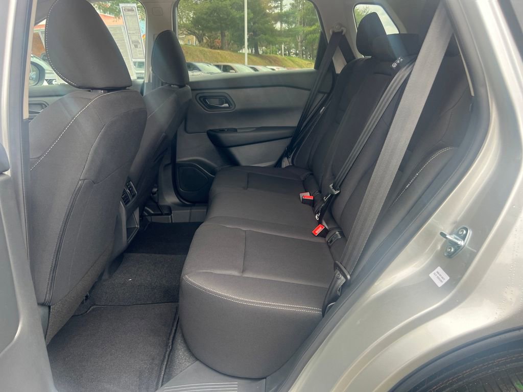 Used 2025 Nissan Rogue S AWD/4WD image 25