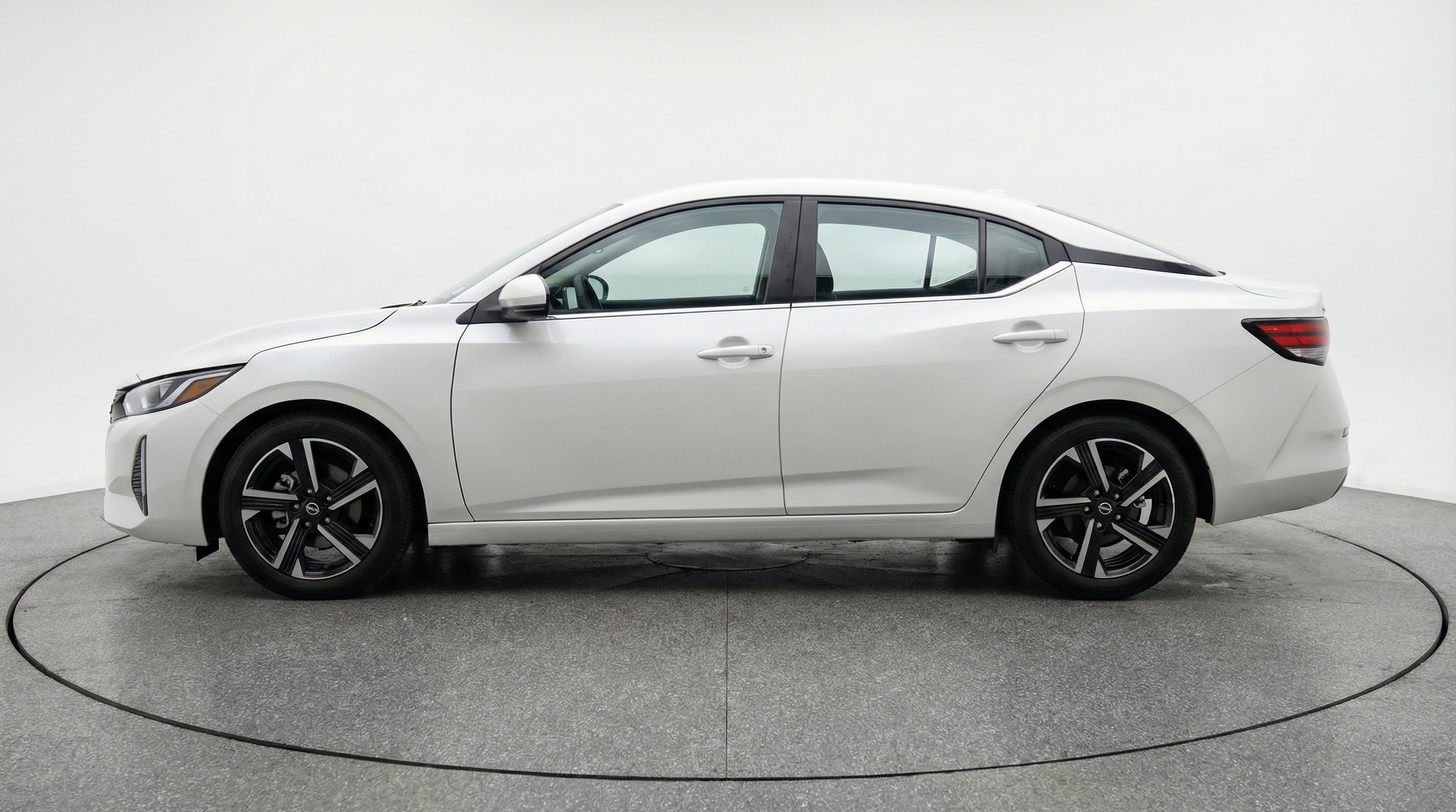 Used 2025 Nissan Sentra SV image 5