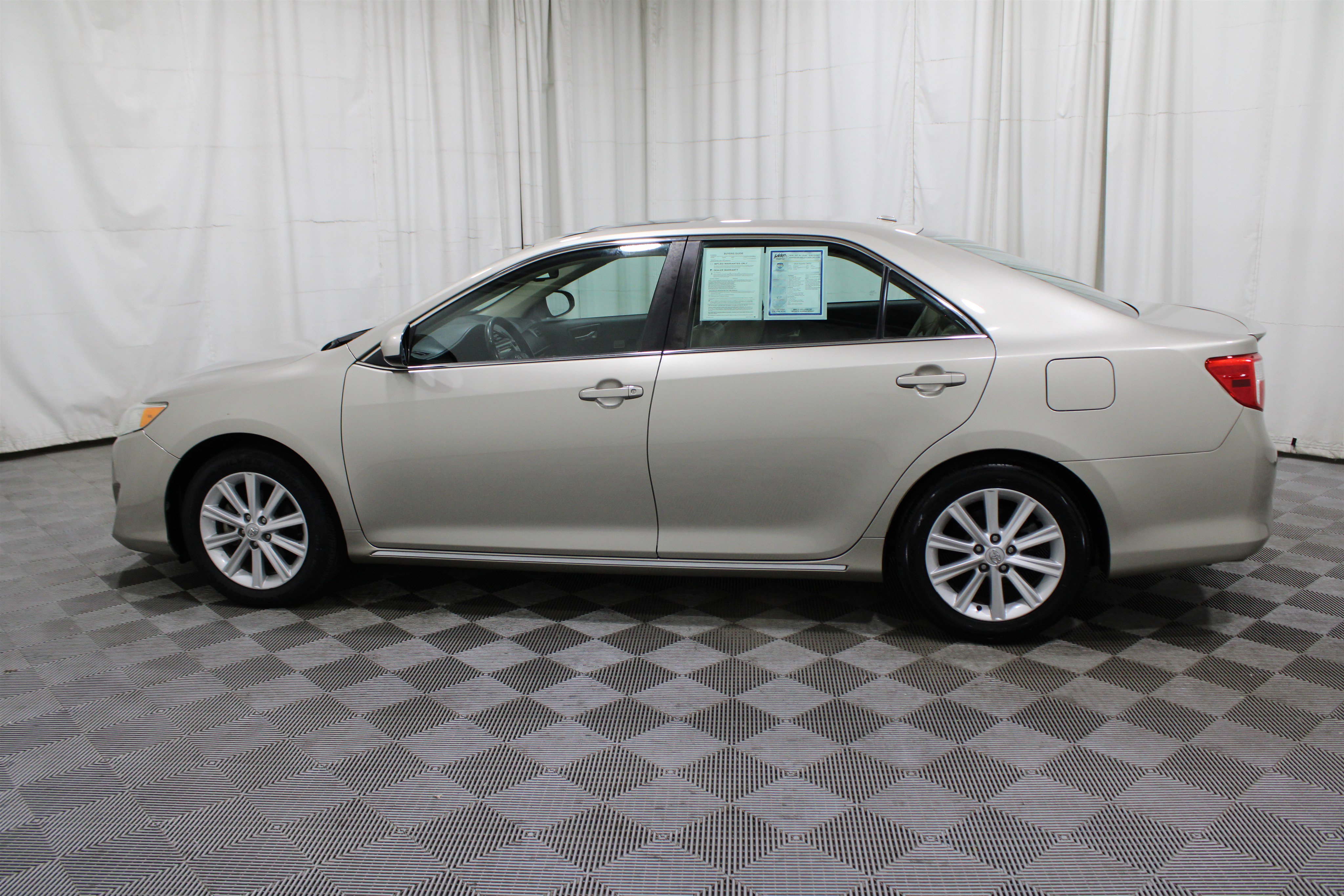 Used 2014 Toyota Camry SE image 27