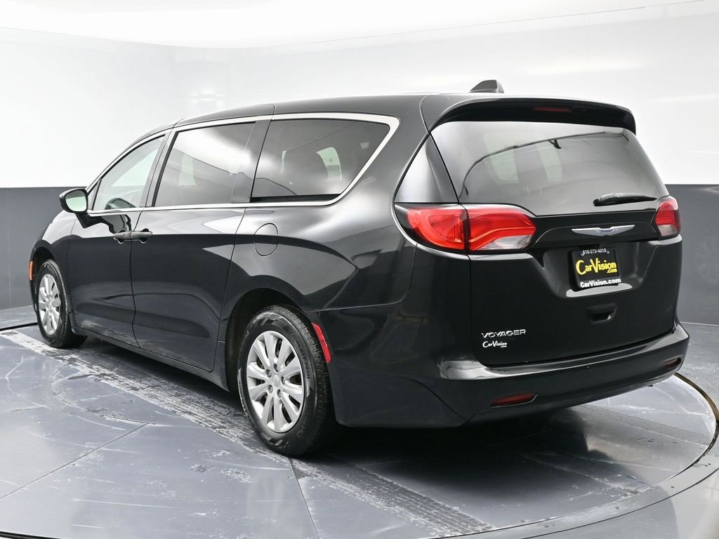 Used 2020 Chrysler Voyager L image 7