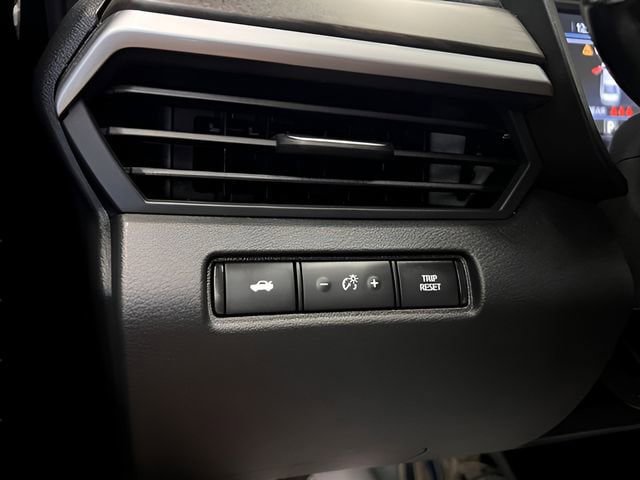 Used 2025 Nissan Altima 2.5 SV FWD image 13