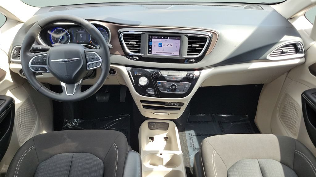 Used 2023 Chrysler Voyager LX FWD image 11