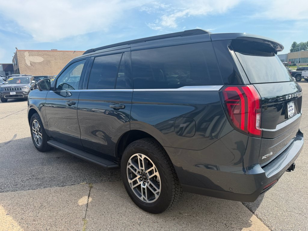 Used 2025 Ford Expedition Active AWD/4WD image 9