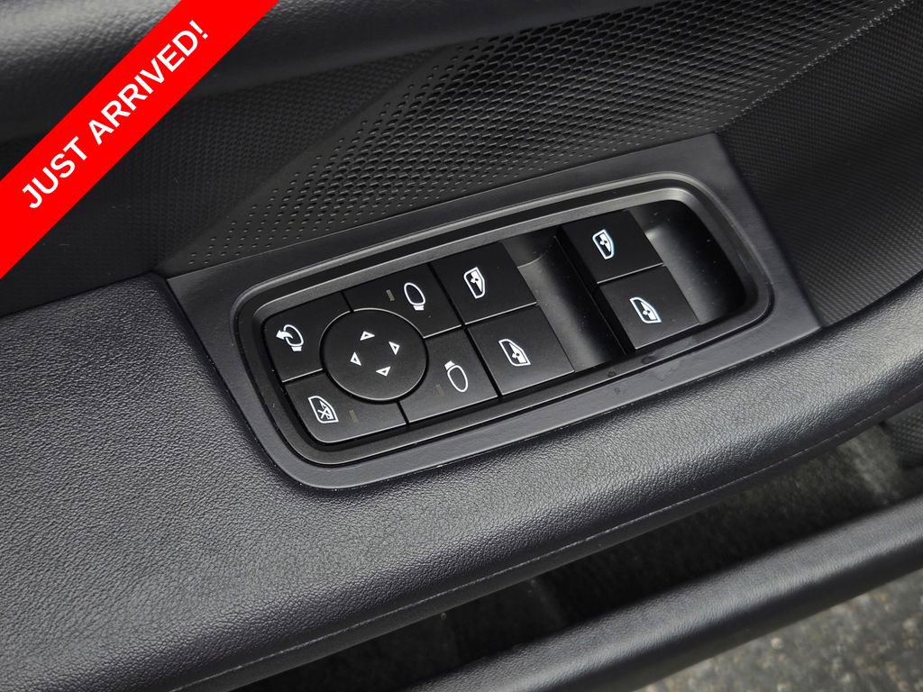 Used 2022 Porsche Taycan 4S AWD/4WD image 13