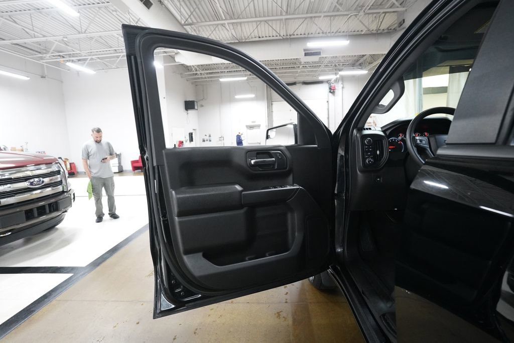 Used 2019 Chevrolet Silverado 1500 Custom w/ Custom Convenience Package AWD/4WD image 26