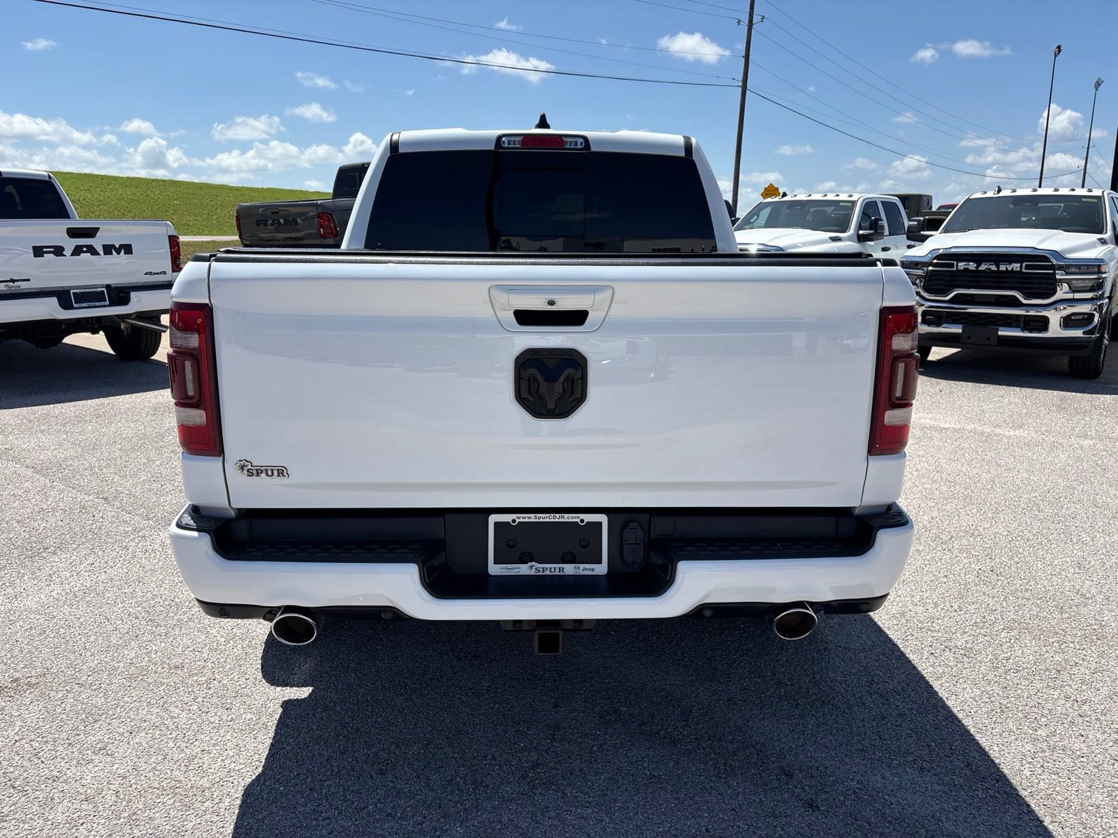 Used 2024 RAM 1500 Laramie AWD/4WD image 5