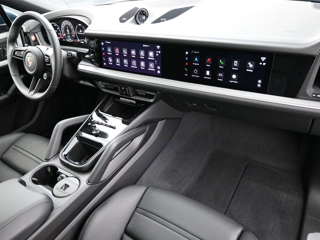 Used 2025 Porsche Cayenne image 32