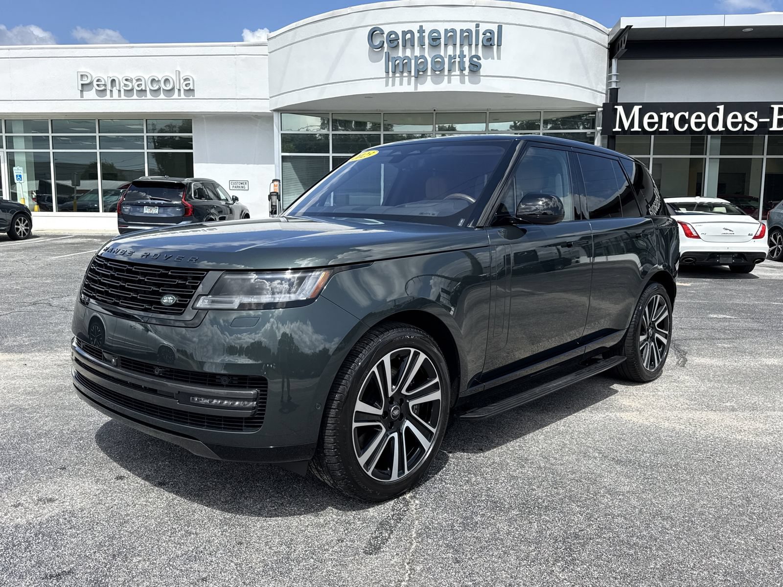 Used 2023 Land Rover Range Rover SE AWD/4WD image 1
