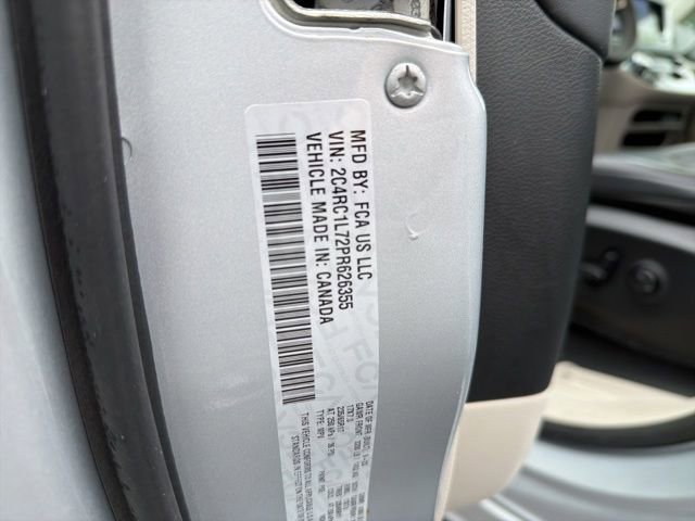 Used 2023 Chrysler Pacifica Touring-L FWD image 36