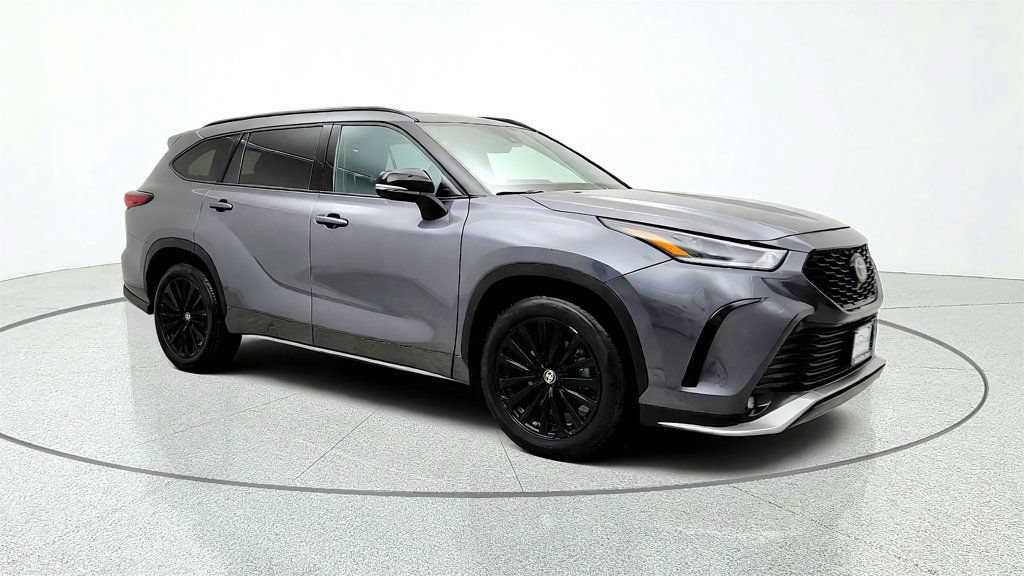 Used 2024 Toyota Highlander XSE AWD/4WD image 3