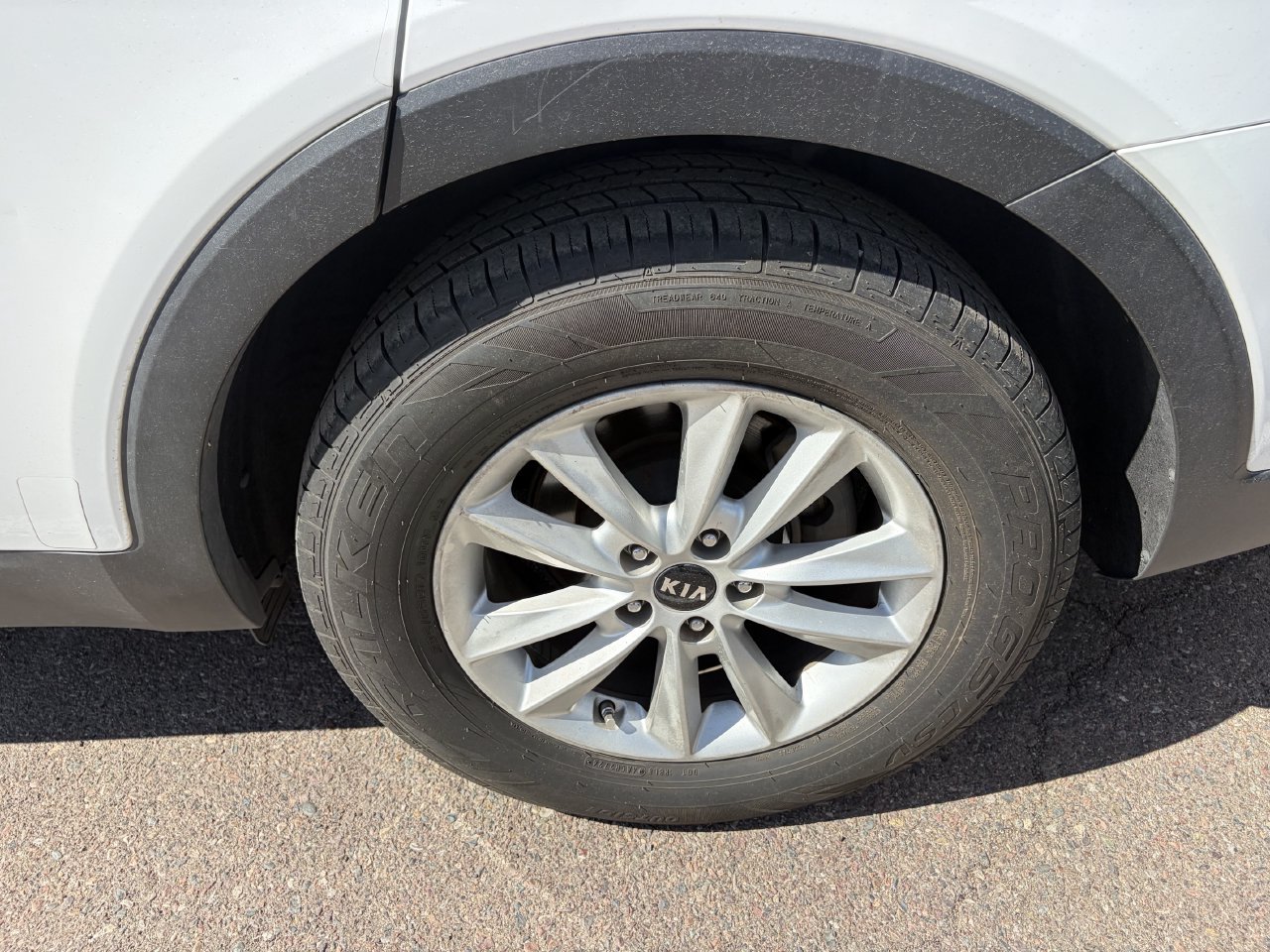 Used 2020 Kia Sorento LX AWD/4WD image 7