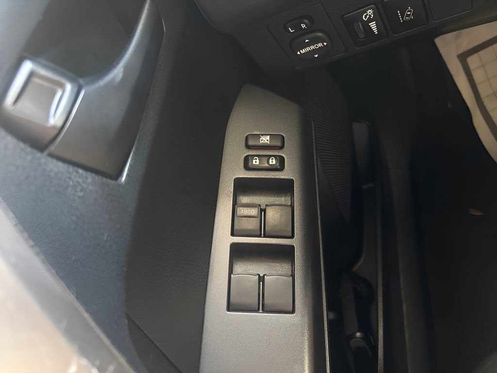 Used 2018 Toyota RAV4 LE FWD image 19