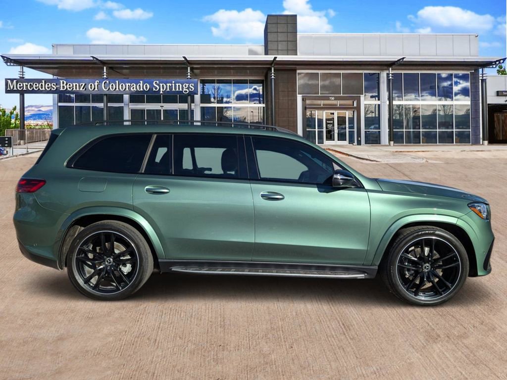 Used 2025 Mercedes-Benz GLS 580 4MATIC image 4