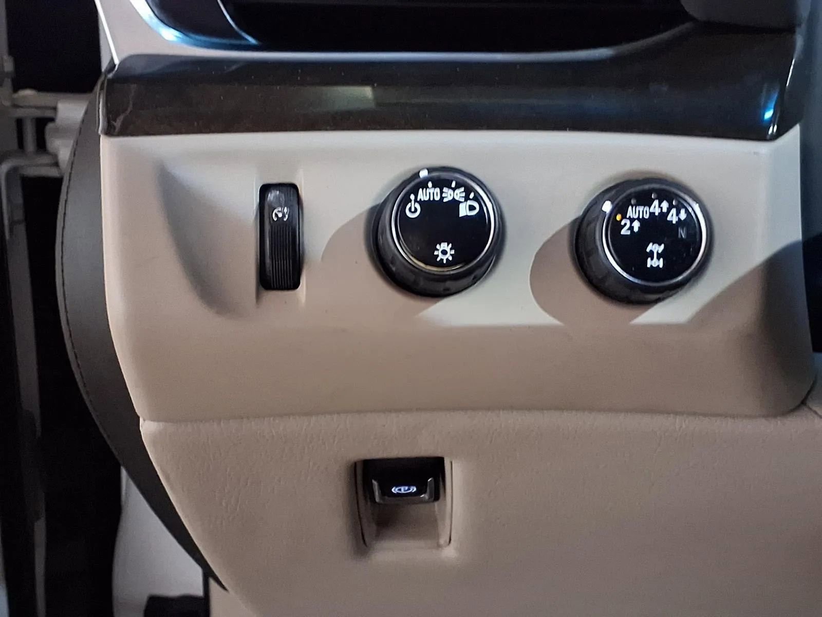 Used 2018 Cadillac Escalade Premium Luxury image 23