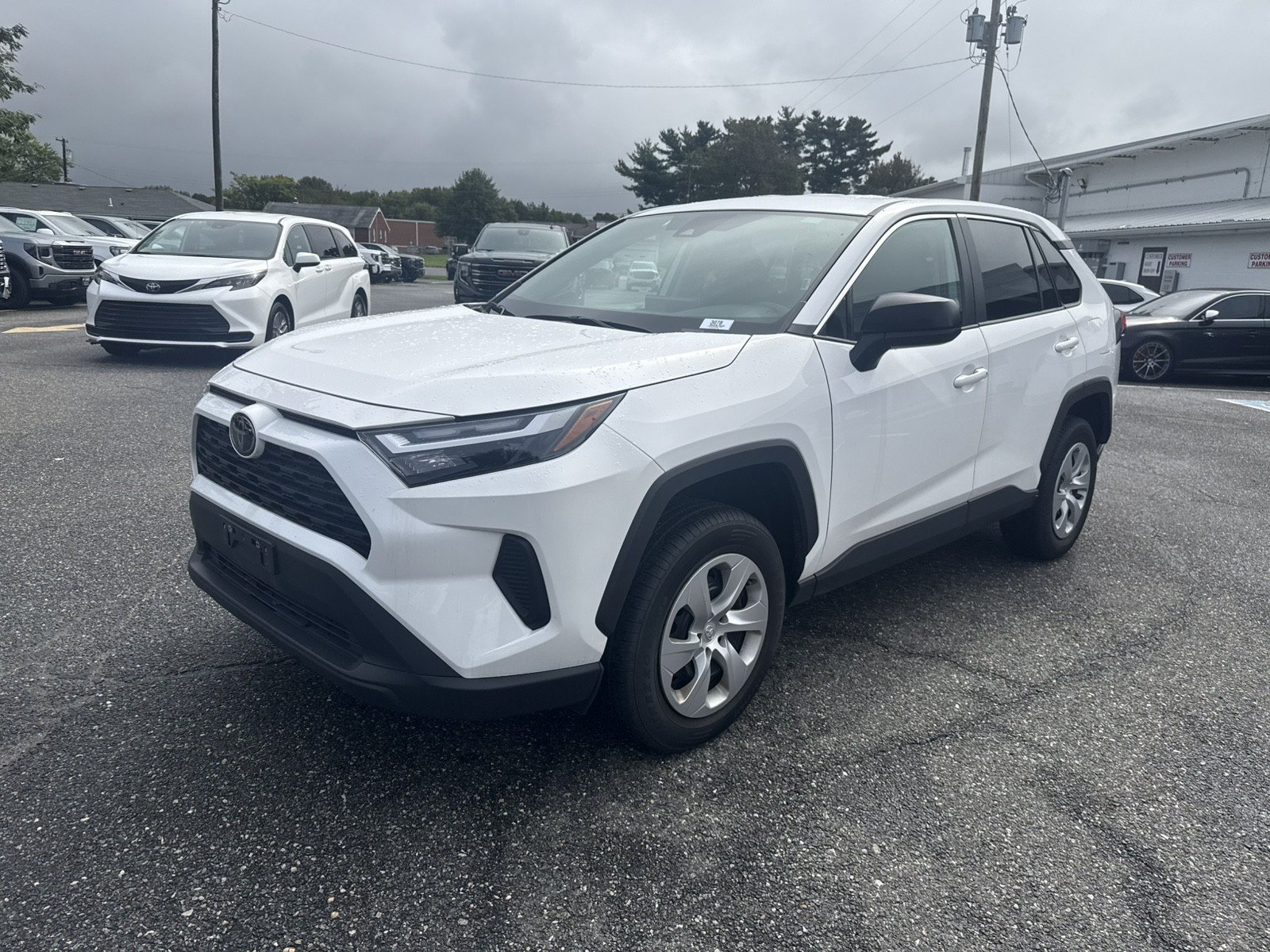 Used 2025 Toyota RAV4 LE AWD/4WD image 7