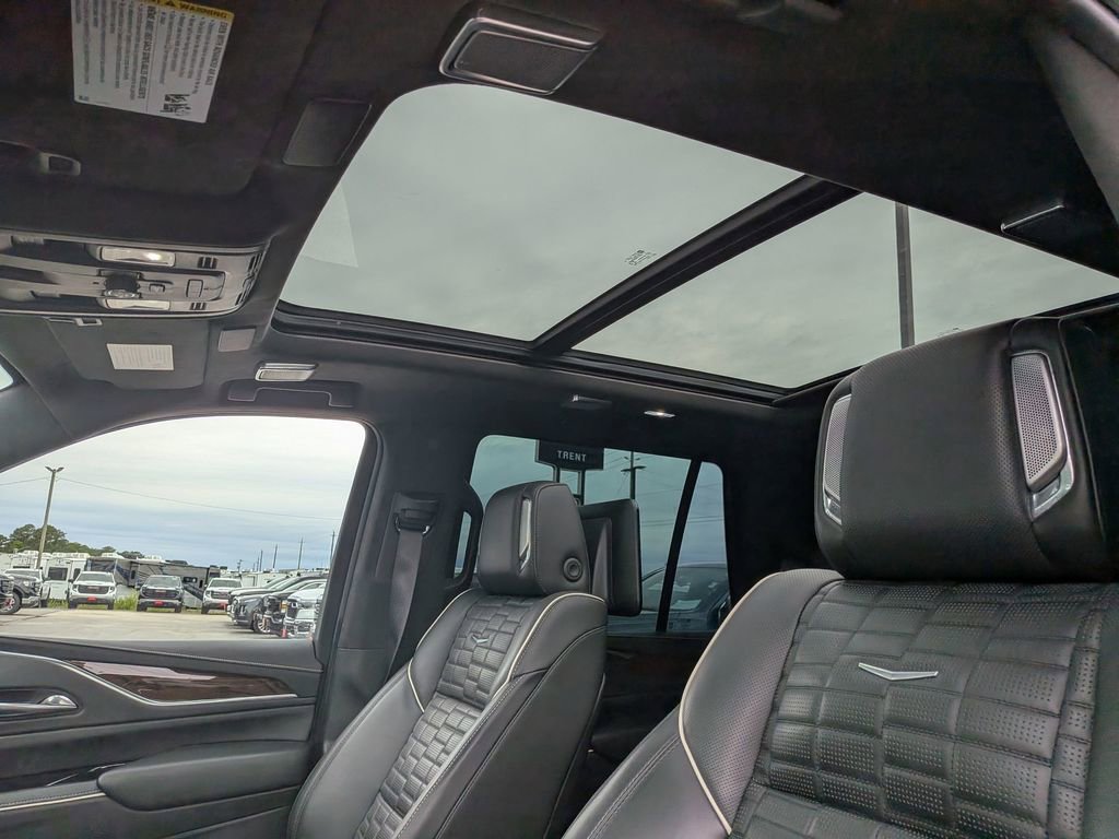 Used 2022 Cadillac Escalade Sport Platinum w/ LPO, ONYX Package AWD/4WD image 13