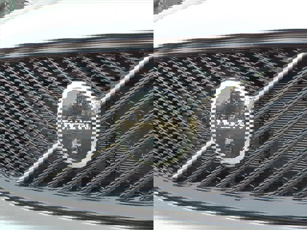 New 2026 Volvo XC60 B5 Plus w/ Protection Package Premier image 8