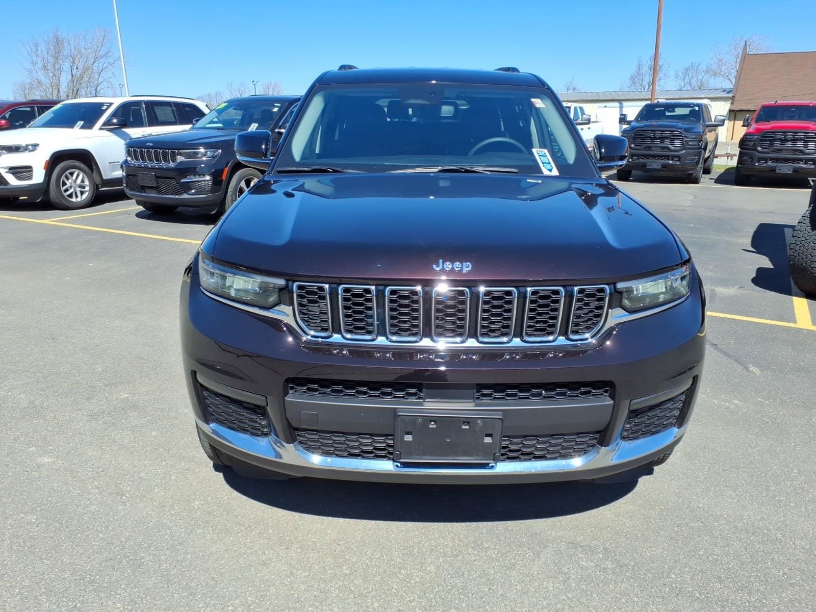 Used 2023 Jeep Grand Cherokee L Limited AWD/4WD image 2