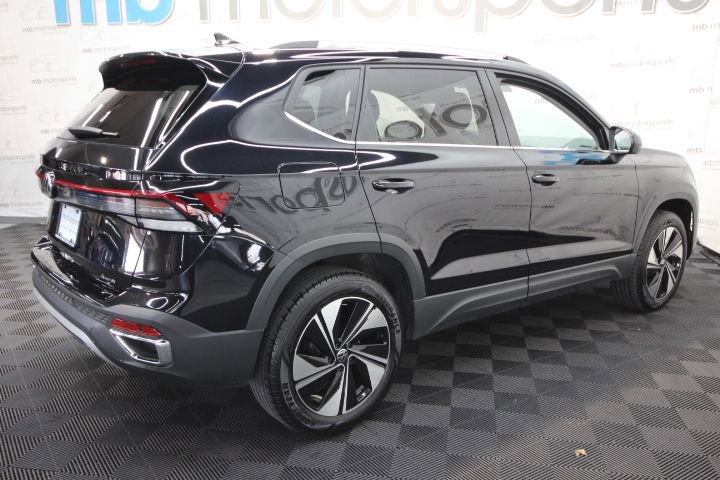 Used 2025 Volkswagen Taos SE AWD/4WD image 8