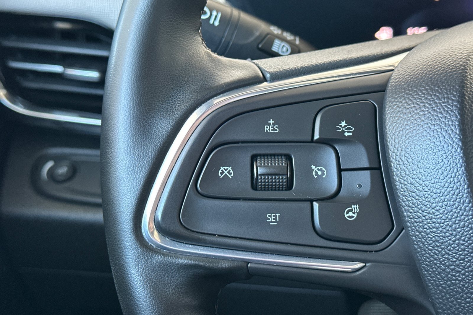 Certified 2024 Buick Envista Avenir FWD image 31