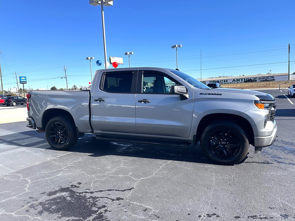 Used 2024 Chevrolet Silverado 1500 Custom w/ Dark Appearance Package image 4