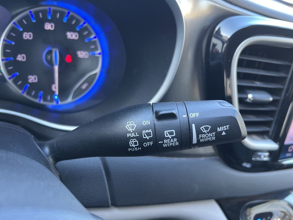 Used 2024 Chrysler Pacifica Touring-L image 13