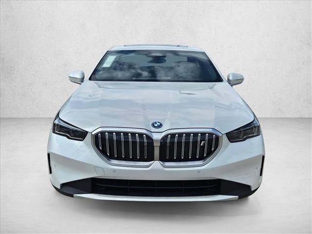 New 2026 BMW i5 eDrive40 w/ Premium Package AWD/4WD image 2
