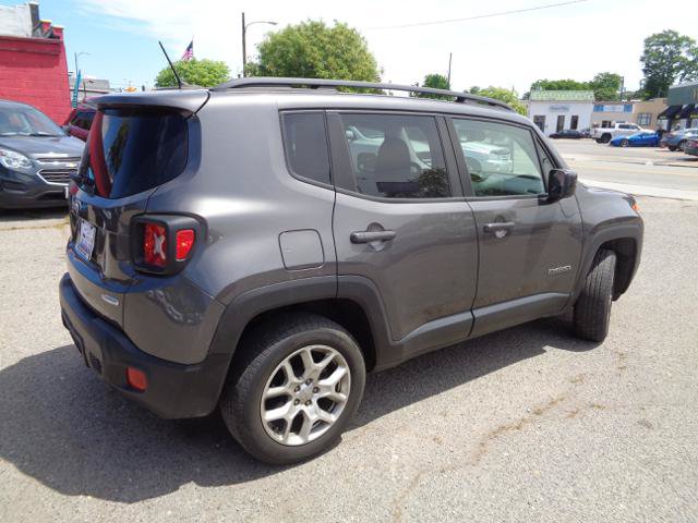 Used 2017 Jeep Renegade Latitude w/ Popular Equipment Group AWD/4WD image 8