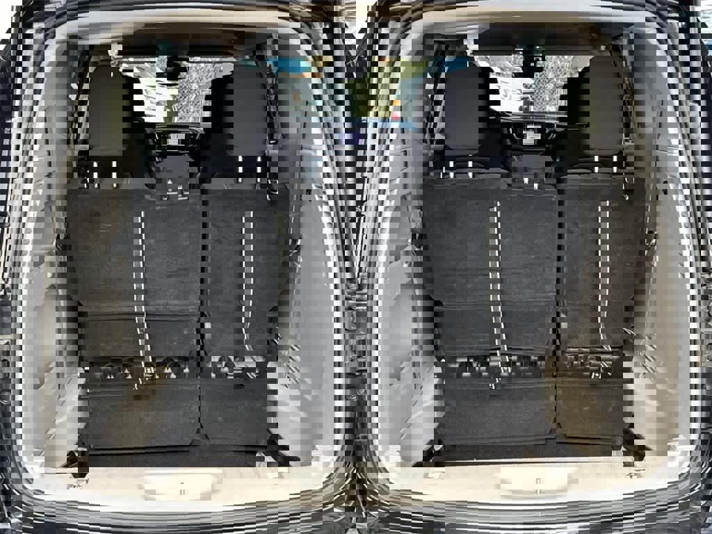 Used 2023 Chrysler Voyager LX image 15